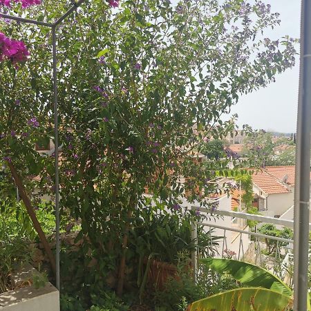 Apartman Tudor Kuzma ฮวาร์ ภายนอก รูปภาพ