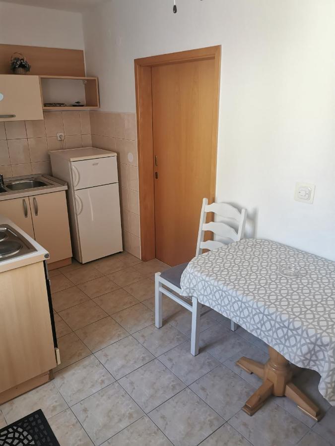 Apartman Tudor Kuzma ฮวาร์ ภายนอก รูปภาพ