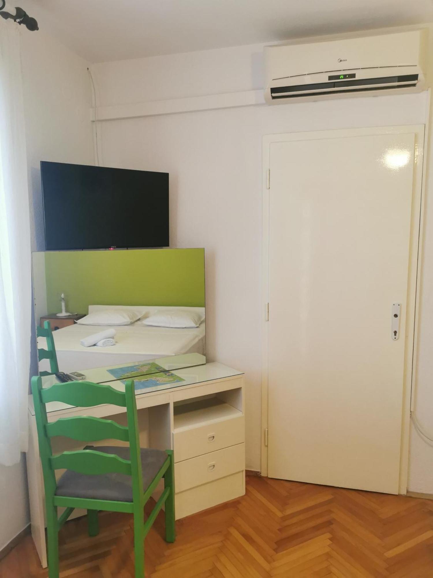 Apartman Tudor Kuzma ฮวาร์ ภายนอก รูปภาพ