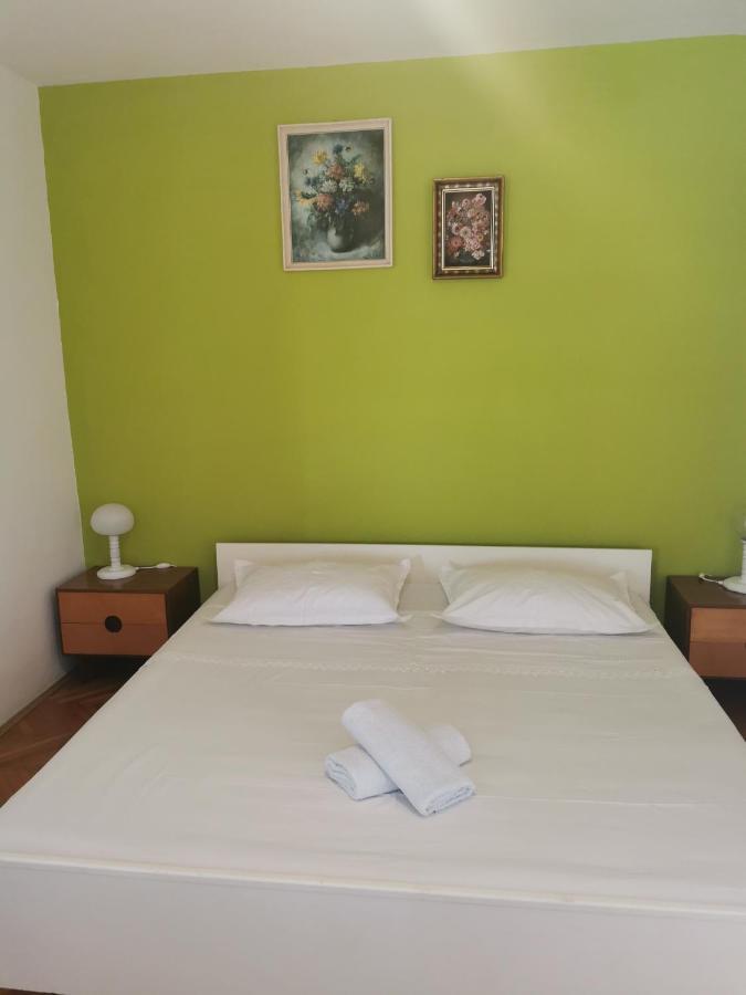 Apartman Tudor Kuzma ฮวาร์ ภายนอก รูปภาพ