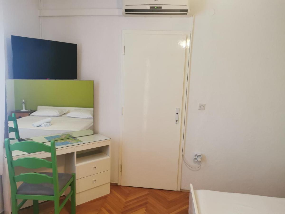 Apartman Tudor Kuzma ฮวาร์ ภายนอก รูปภาพ