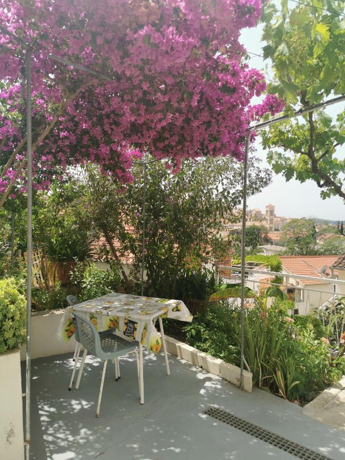 Apartman Tudor Kuzma ฮวาร์ ภายนอก รูปภาพ